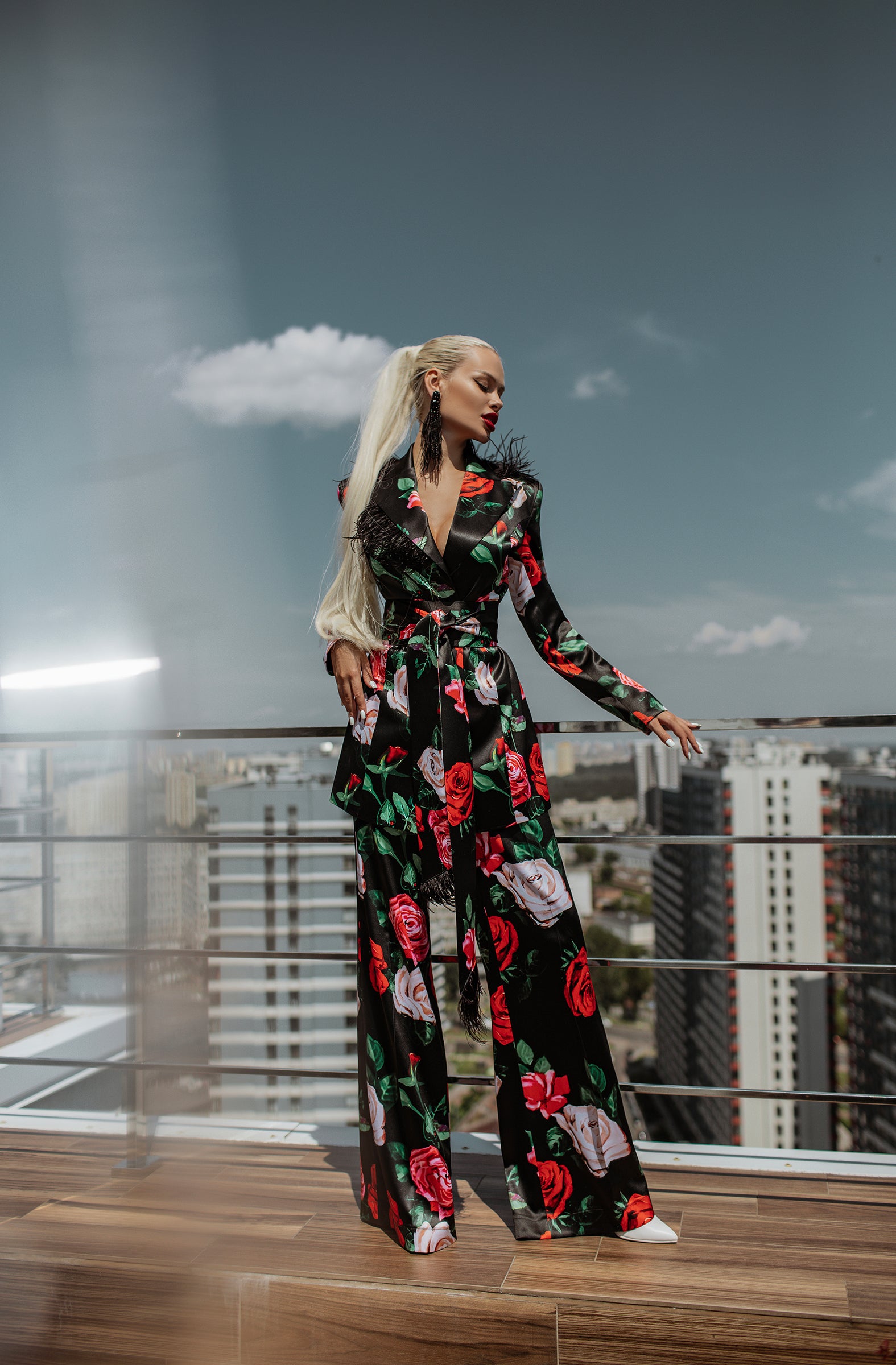 Rose print satin pantsuit with ostrich feathers
